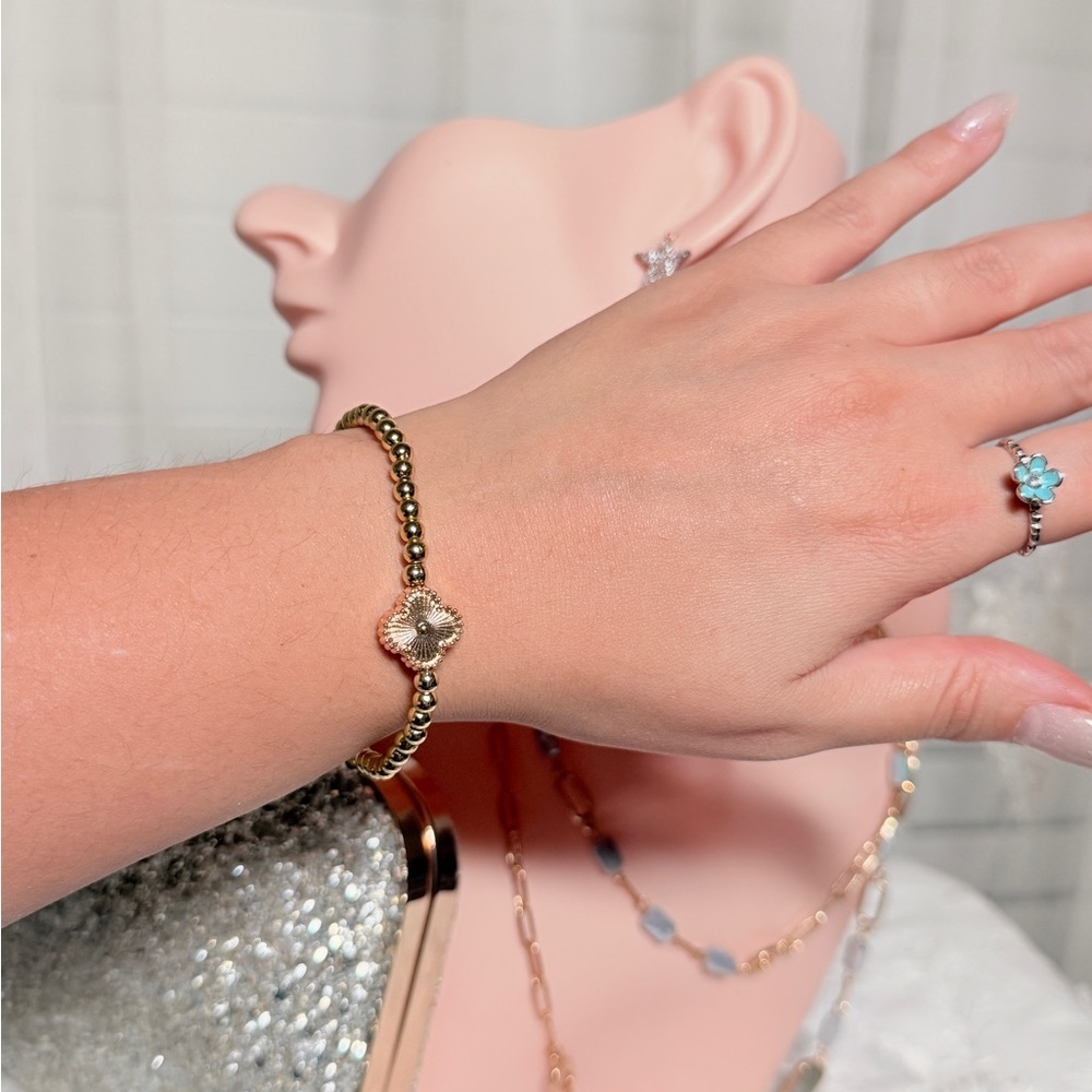 ⚜️ Elegant Gold Beaded Bracelet - Picture 2 of 5